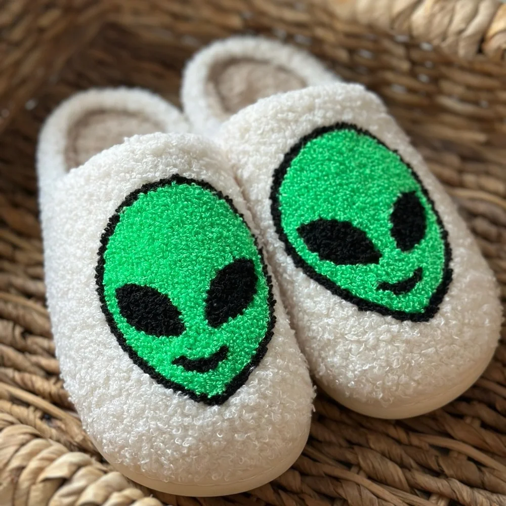 Manifesting Daydreams • Alien Face Sherpa Slippers - Picture 2 of 8